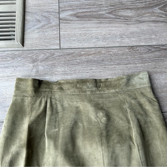 Vintage  Danier Sage Suede Leather Pleated Knee Length Skirt Made in Canada - Picture 2 of 12